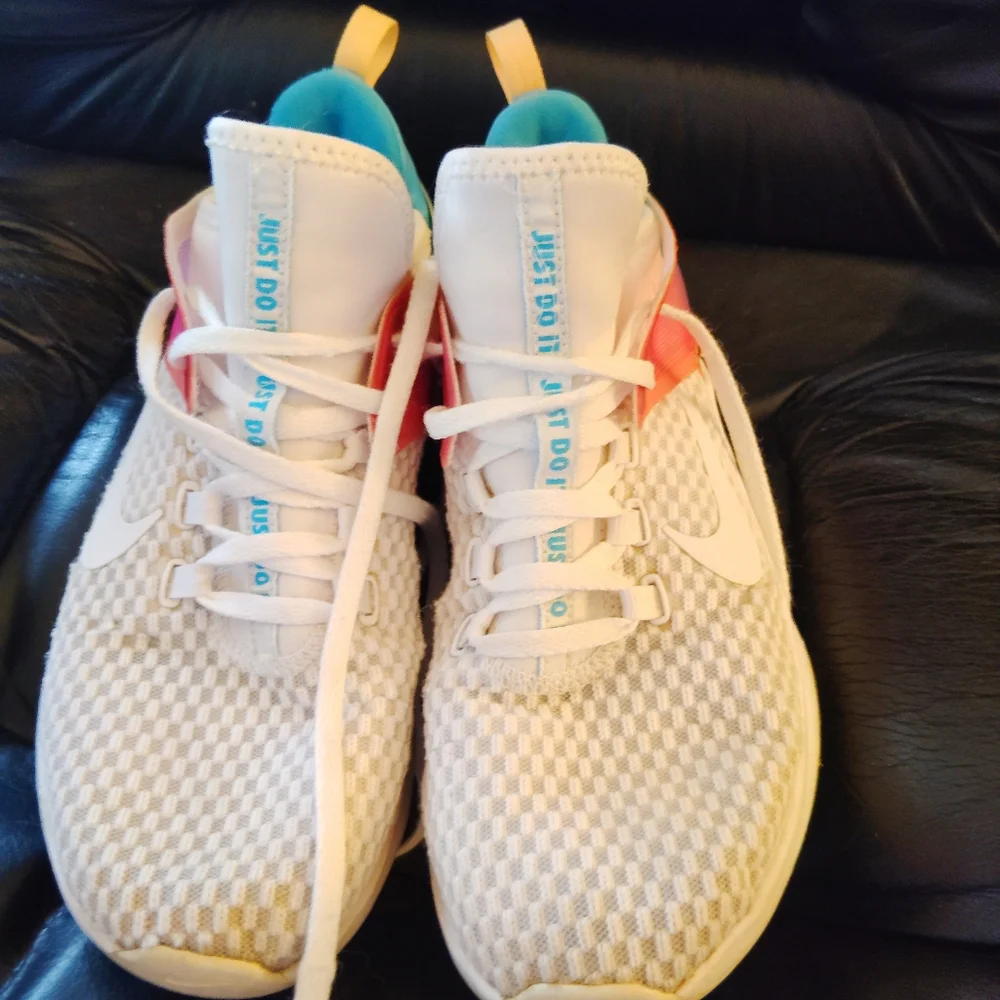 NIKE Air Max Bella White/Pink Athletic Sneakers - Size 8 - Picture 4 of 11